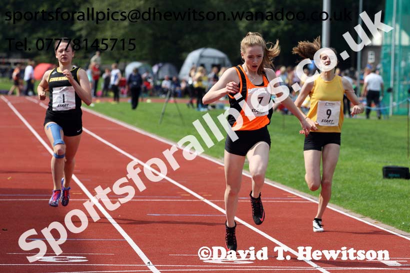 Womens 300 metres at the Northern Inter-Counties under-17s and 15s at Witton Park, Blackburn. Photo: David T. Hewitson/Sports for All Pics